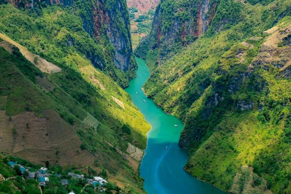 Nho Que River stands out with its stunning emerald-green waters, a rare gem in Vietnam